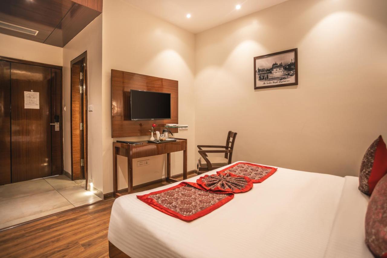 Amritara Sadka Amritsar Hotel Екстериор снимка