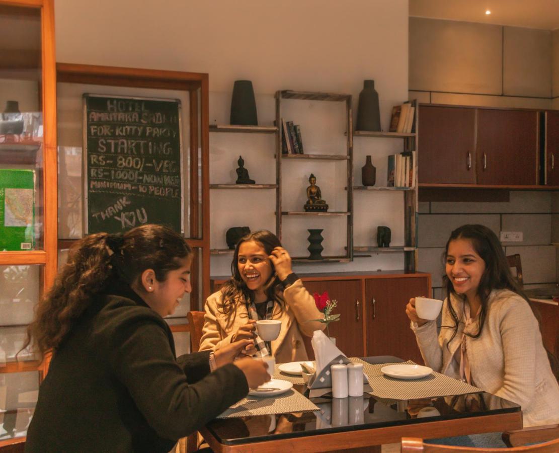 Amritara Sadka Amritsar Hotel Екстериор снимка