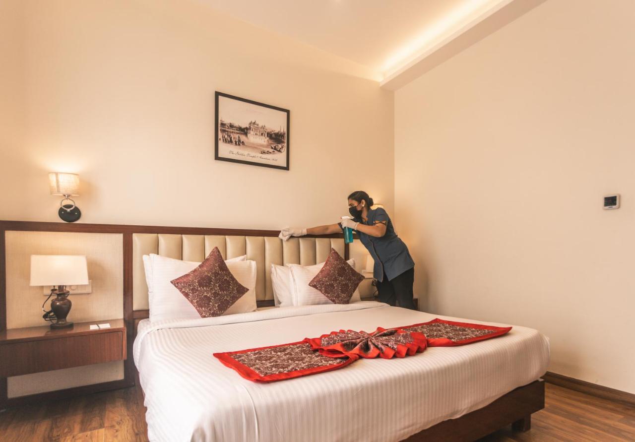 Amritara Sadka Amritsar Hotel Екстериор снимка