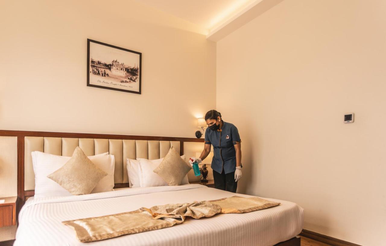 Amritara Sadka Amritsar Hotel Екстериор снимка