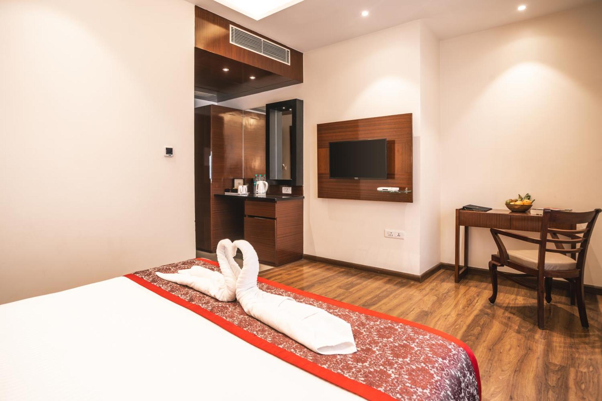 Amritara Sadka Amritsar Hotel Екстериор снимка