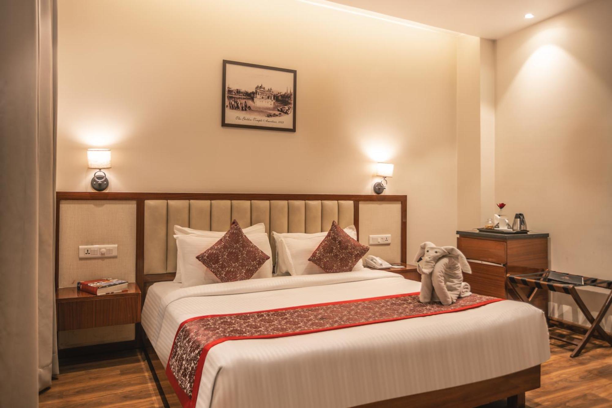 Amritara Sadka Amritsar Hotel Екстериор снимка