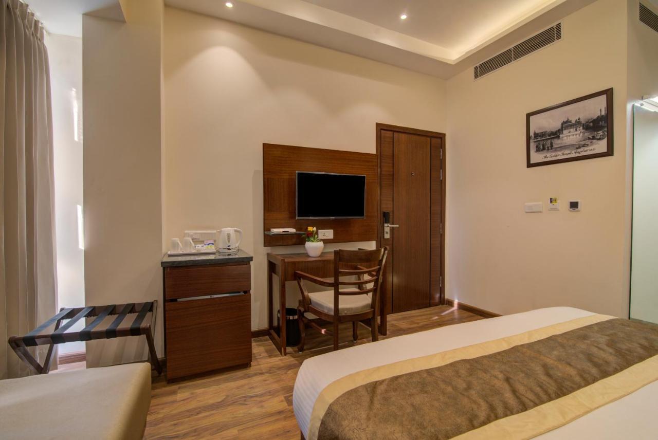 Amritara Sadka Amritsar Hotel Екстериор снимка