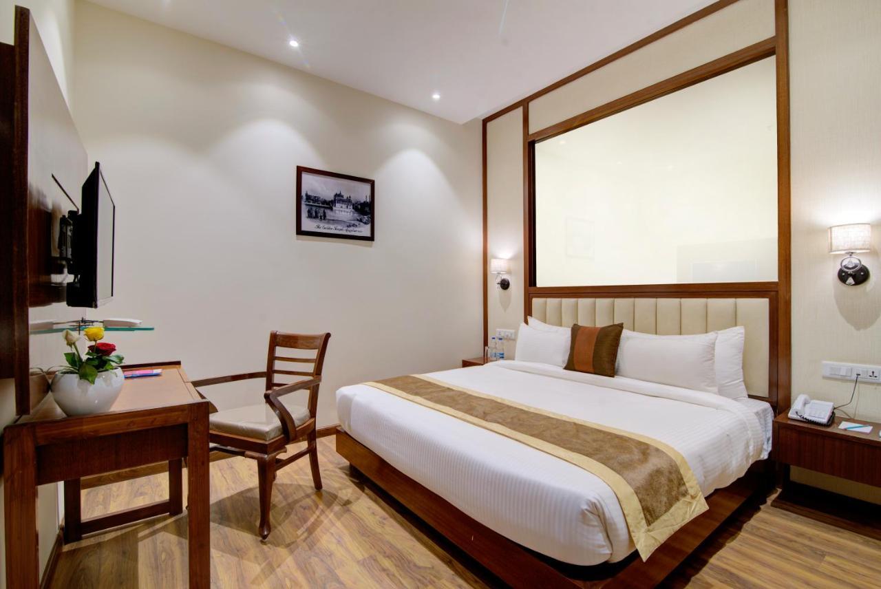 Amritara Sadka Amritsar Hotel Екстериор снимка