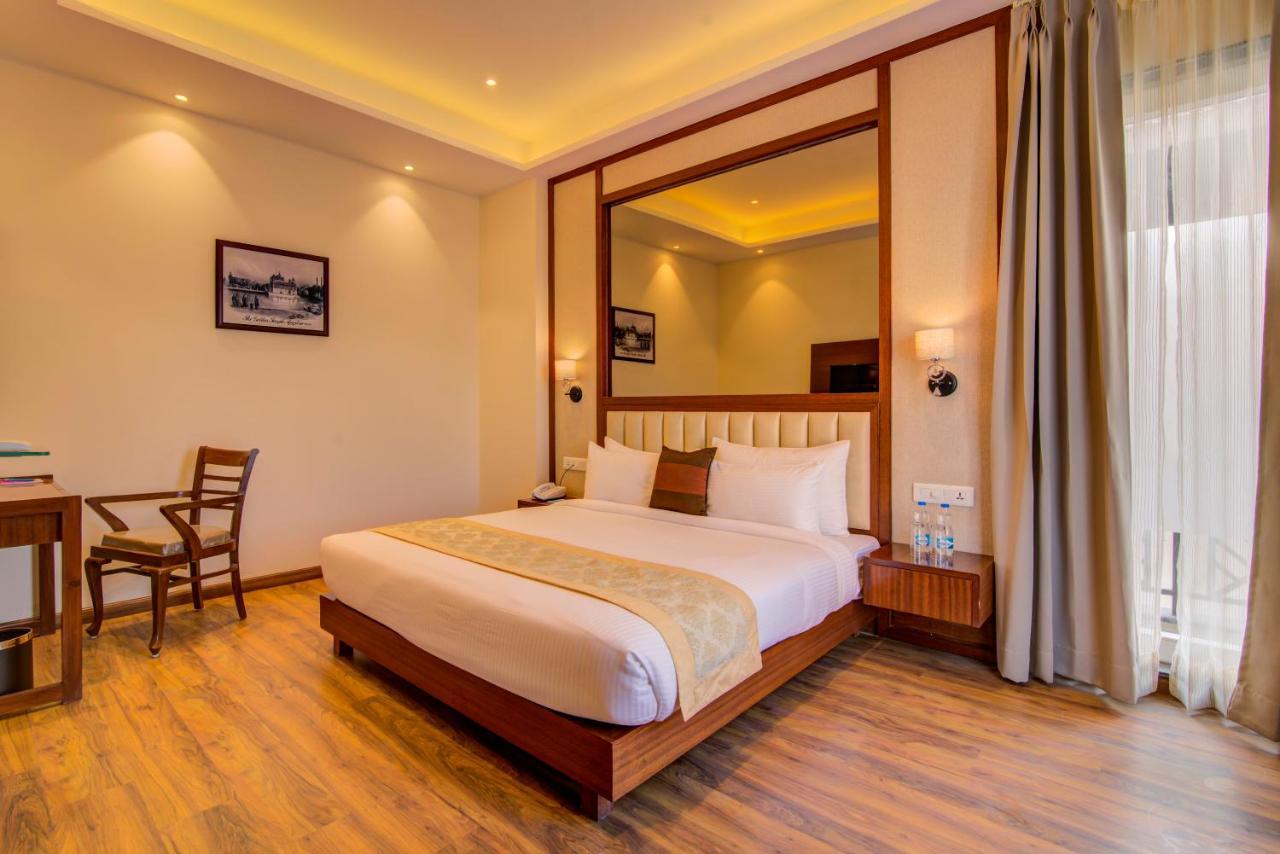 Amritara Sadka Amritsar Hotel Екстериор снимка