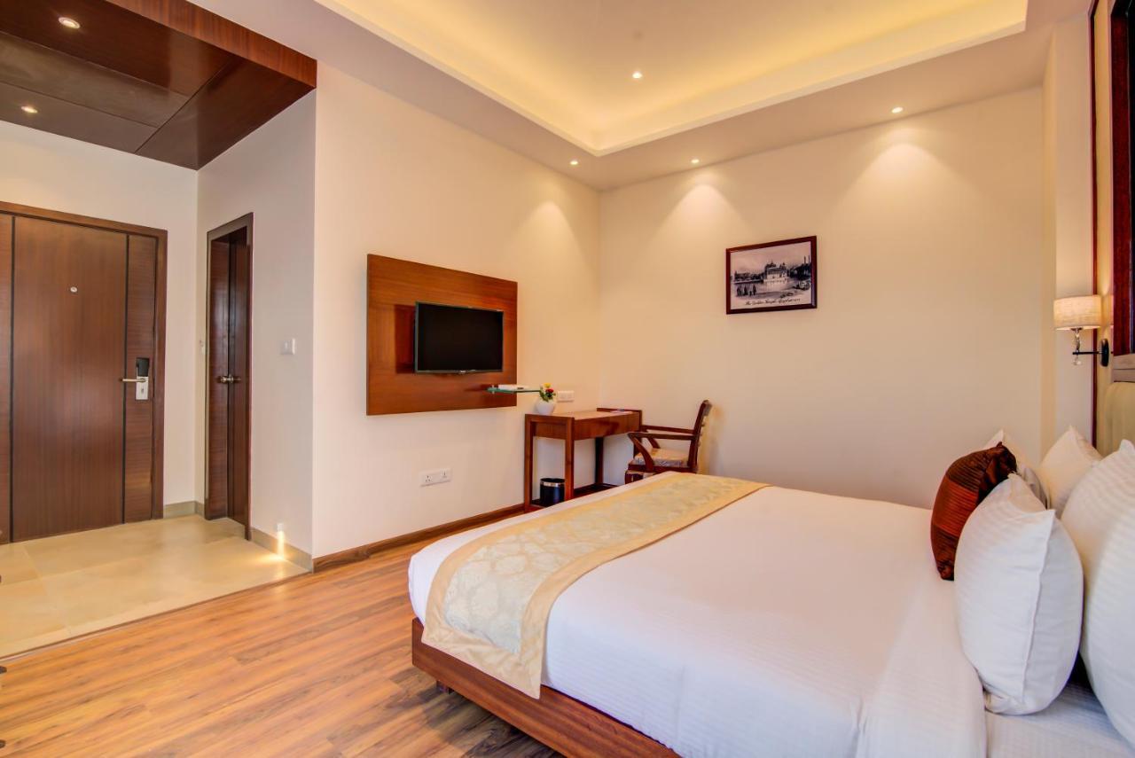 Amritara Sadka Amritsar Hotel Екстериор снимка