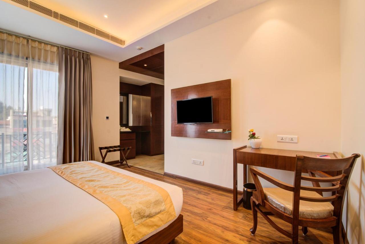 Amritara Sadka Amritsar Hotel Екстериор снимка