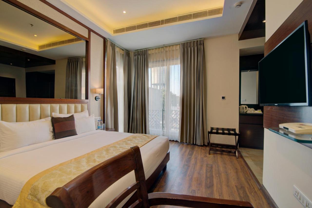 Amritara Sadka Amritsar Hotel Екстериор снимка